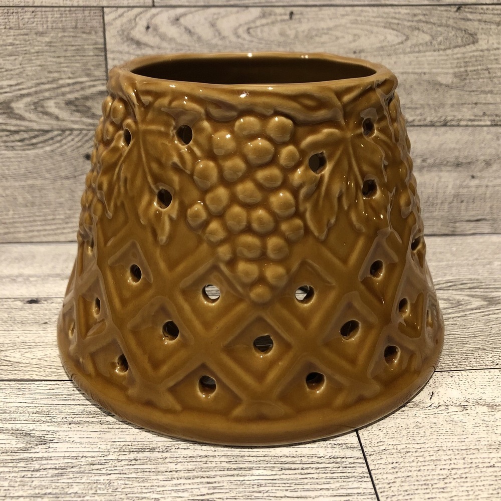 TEMP-TATIONS Ceramic Candle Shade 5.5x4"‎ Gold Grapes Leaves